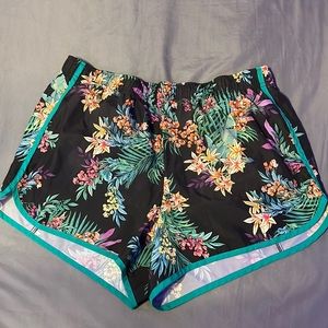 L, Xersion athletic shorts!